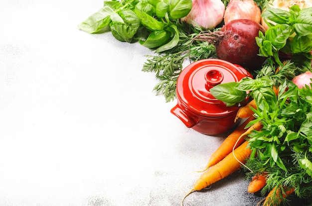 Świeże składniki na blacie